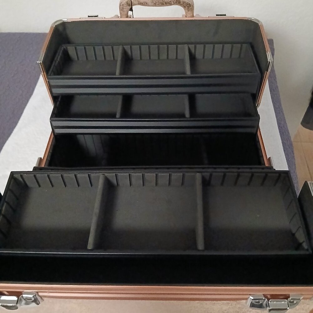 Sephora Metallic Rose Gold Make Up Train Case -- NWT w/shoulder strap and keys! - Picture 9 of 10